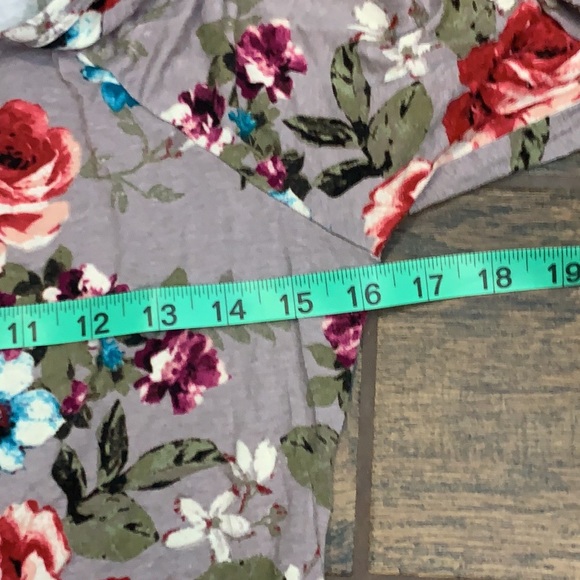 Like new! Eyelash Tunic Floral Top - Picture 6 of 7